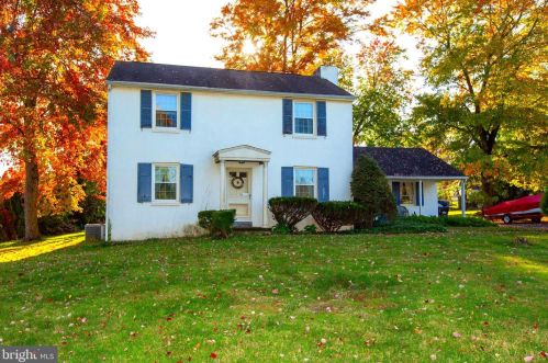 2074 Holloway Rd, Norristown, PA 19403-2718