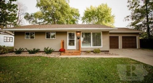 403 Kirkwood Ave, Fairfield, IA 52556-2327