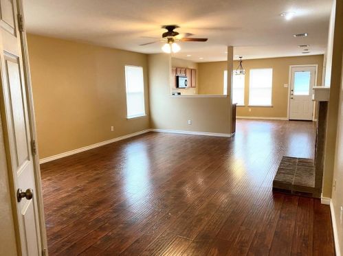 720 Grant St, Burleson TX  76028-8644 exterior