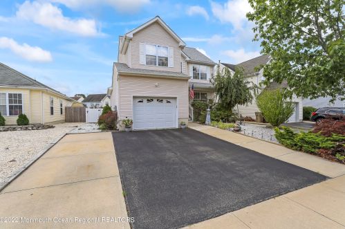 18 Lena Ct, Berkeley Township, NJ 08721-2472