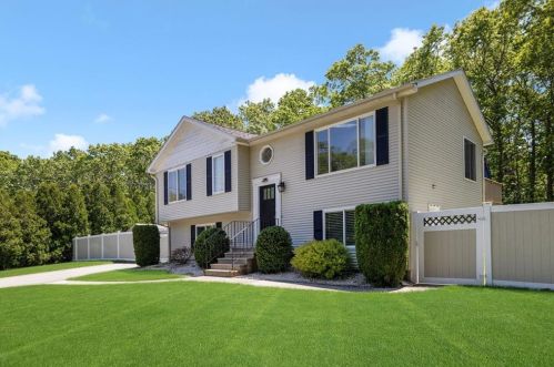 86 Hilltop Dr, Providence RI  02919-3013 exterior