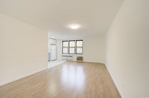 87-70 173rd St, Jamaica, NY 11432-4664