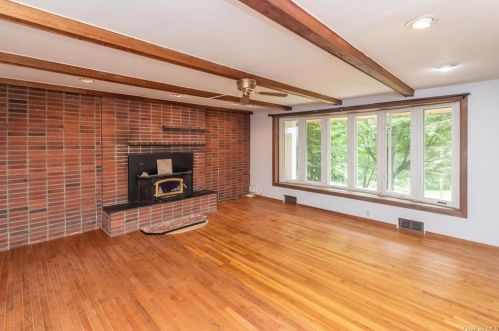 18 Blueberry Hill Rd, Mahopac, NY 10541-3305