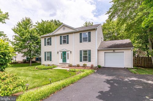 1463 Kingstream Dr, Herndon, VA 20170-2552