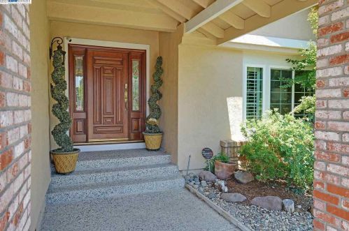 7619 Maywood Dr, Pleasanton, CA 94588-3674