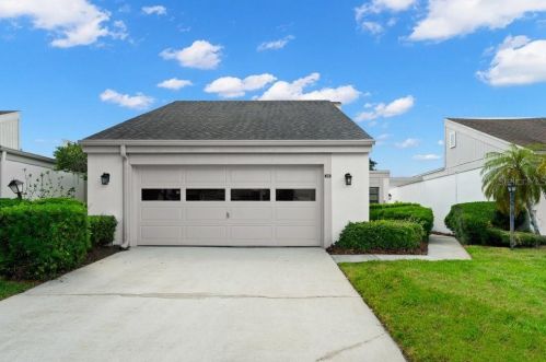 100 Lisa Ln, Oldsmar, FL 34677-2369