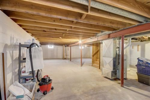 6209 Indiana Ave, Cudahy WI 53110-2871 exterior