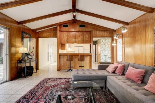 319 Barracuda Ave, Galveston TX 77550-3224 exterior