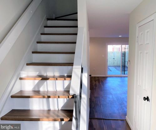 1326 Barnaby Ter, Washington, DC 20032-4305