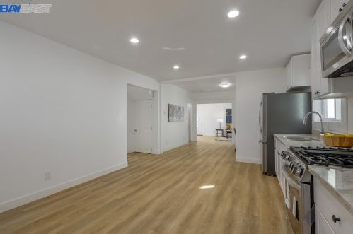 1802 88th Ave, Oakland CA  94621-1008 exterior