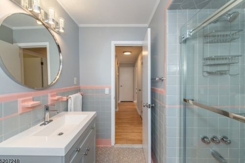 21 Diana Rd, Greystone Park NJ  07950-2104 exterior