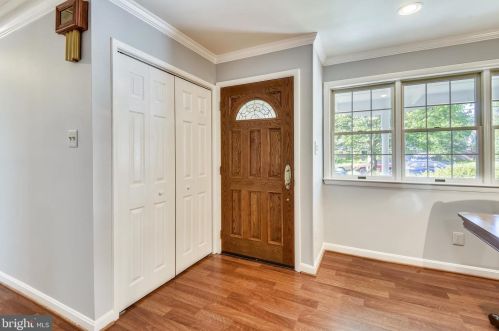7406 Hogarth St, Springfield, VA 22151-2913