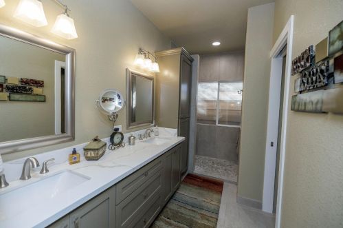 1955 Tuolumne Rd, Turlock CA  95382-8912 exterior
