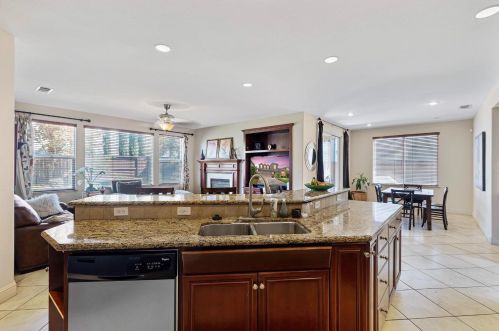 2073 Wyndham Way, Lodi CA  95242-4807 exterior