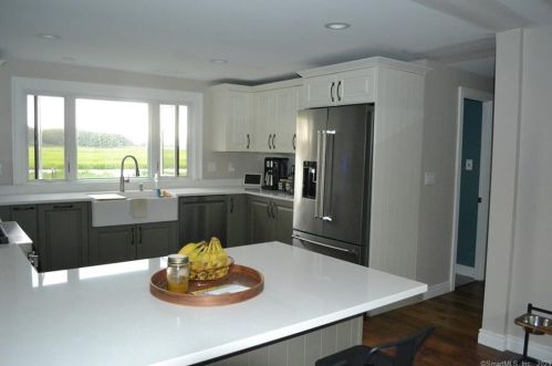 331 Housatonic Dr, Milford, CT 06460-4941