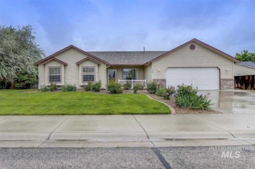 3846 Angelica Dr, Meridian, ID 83646