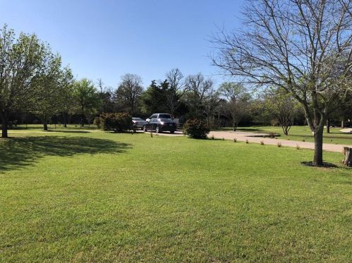 137 Oak Dr, Lost Pines, TX 78612-3262