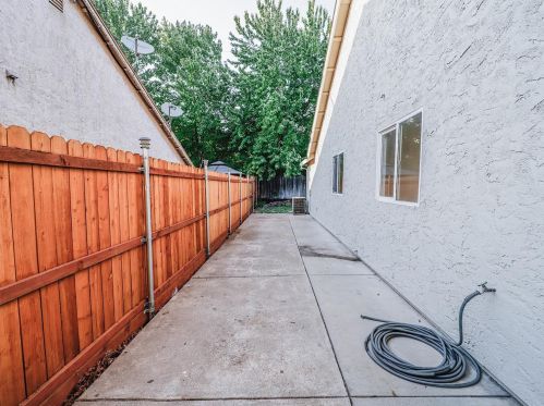 1162 Whitewood Way, Chico CA  95973-1002 exterior