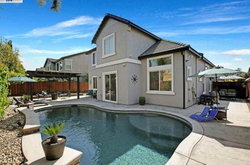 30 Matisse Ct, Oakley CA  94561-1777 exterior