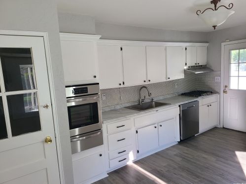 225 Piney St, Islip Terrace, NY 11752-3009