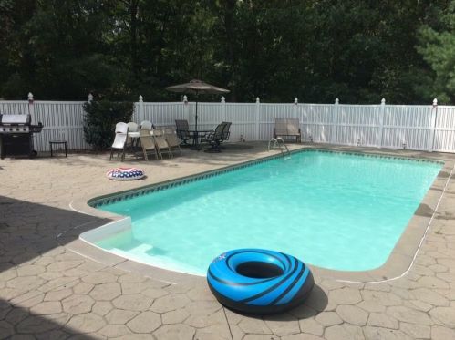 3 Peppermint Ln, Coventry, RI 02816-8268