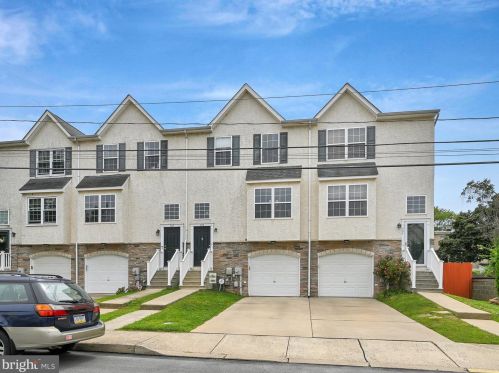 726 Cedar Ln, Norristown, PA 19401-4131