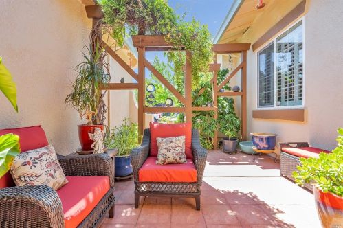 662 Canterbury Cir, Vacaville CA  95687-8225 exterior