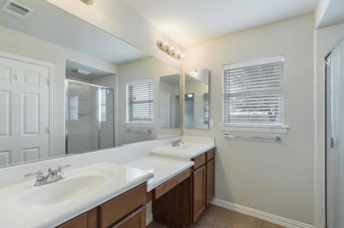 11313 Southerland Dr, Denton TX  76207-8693 exterior