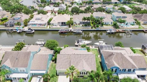 413 Islebay Dr, Ruskin FL  33572-3332 exterior