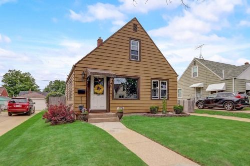 3769 20th Pl, Milwaukee, WI 53221-1519