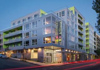 2334 Elliott Ave, Seattle WA  98121-1611 exterior