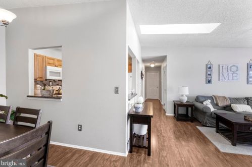 64 Holly Ct, Trenton NJ 08619-4636 exterior