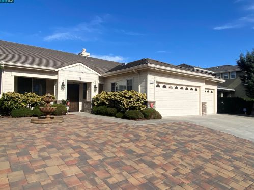 467 Mccall Dr, Benicia, CA 94510-3932
