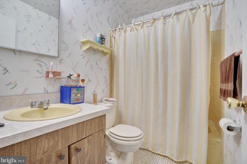 645 Ithaca Pl, East Windsor NJ 08520-5614 exterior