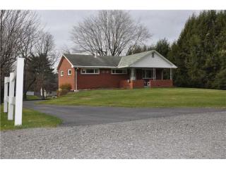 104 Colonial Dr, Valencia, PA 16059-2506