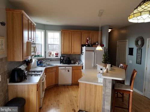 131 Maple Dr, Hanover, PA 17331-8941