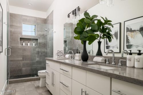 5036 Scottsdale Rd, Scottsdale AZ 85254-5161 exterior