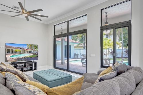 3821 185th Ave, Hollywood FL  33029-2712 exterior