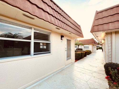 210 Seville I, Delray Beach FL  33446-2144 exterior