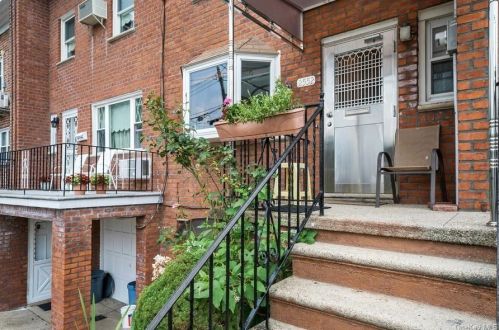 2552 Stedman Pl, Bronx, NY 10469-5343