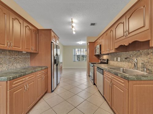 16879 1st Mnr, Hollywood FL  33027-1007 exterior