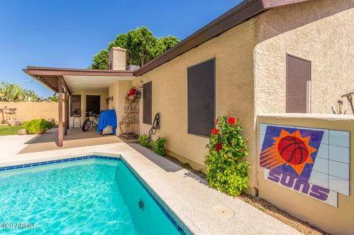 5444 Riviera Dr, Glendale AZ  85304-2422 exterior