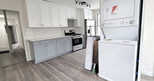 27 27th St, Long Island City NY  11105-2917 exterior