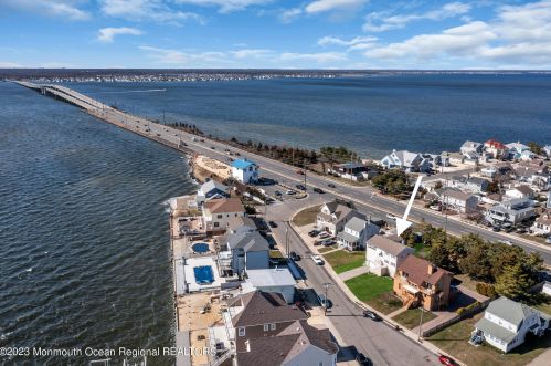 316 Sunset Dr, Pelican Island NJ  08751-2225 exterior