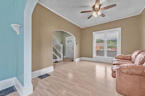 518 7 St, Jeannette PA  15644-1703 exterior