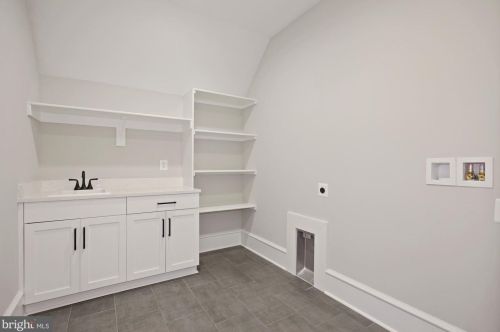 16067 Waterford Crk Cir, Hamilton VA  20158-3342 exterior