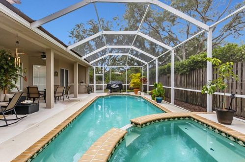 1637 Chatam Ct, Oldsmar, FL 34677-5228