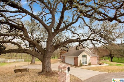 200 Carriage House Rd, Salado, TX 76571-5716
