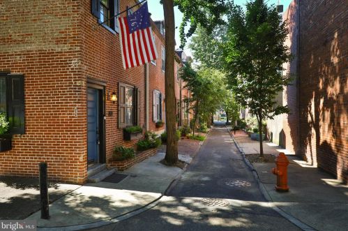 401 Iseminger St, Philadelphia PA  19147-1113 exterior