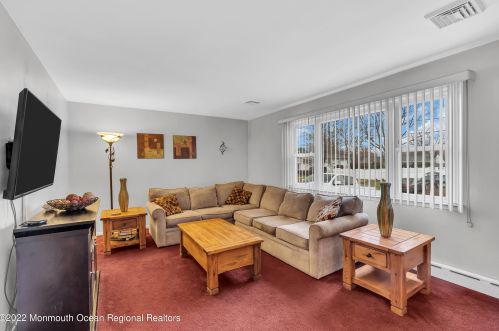 266 Essex Dr, Bricktown, NJ 08723-6524